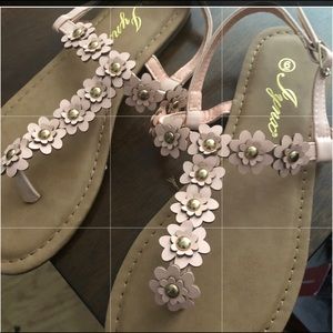 Sandals new size 6 daisies pink gold beads